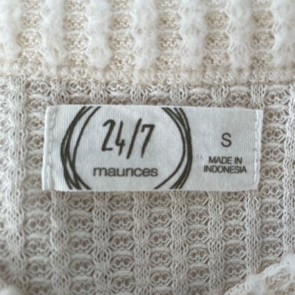 24/7 Maurice’s Cross Front Cream Sweater - Picture 2 of 4